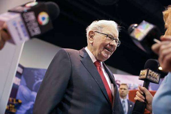 Warren Buffett Mundur dari Ketua Berkshire Hathaway, Digantikan Putranya Warren Buffett Mundur dari Ketua Berkshire Hathaway, Digantikan Putranya