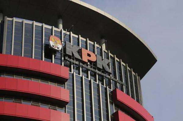 OTT Rektor Unsoed, KPK Amankan Uang Tunai Ratusan Juta Rupiah OTT Rektor Unsoed, KPK Amankan Uang Tunai Ratusan Juta Rupiah