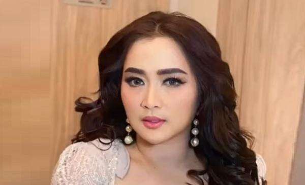 Sebelum Meninggal, Ibunda Vega Darwanti Bercita-cita Sumbang Ambulans untuk Amal Jariah Sebelum Meninggal, Ibunda Vega Darwanti Bercita-cita Sumbang Ambulans untuk Amal Jariah