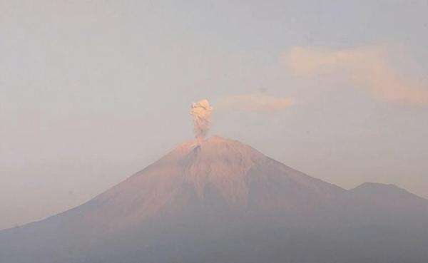 Gunung Semeru Meletus 25 Kali dalam 6 Jam, Status Masih Siaga Gunung Semeru Meletus 25 Kali dalam 6 Jam, Status Masih Siaga