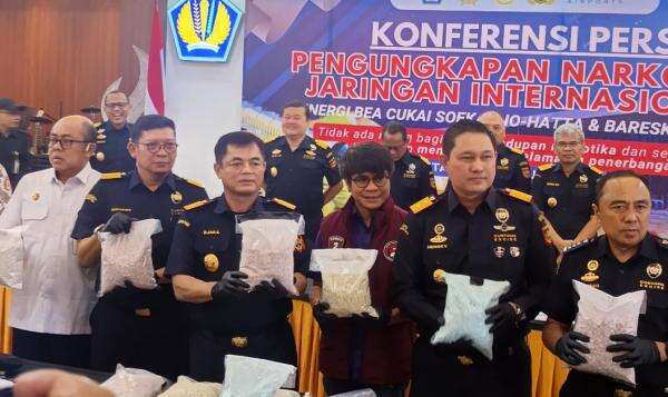 Terkuak! Pilot Malaysia 2 Kali Bawa Narkoba ke Indonesia, Dibayar Ratusan Juta Rupiah! Terkuak! Pilot Malaysia 2 Kali Bawa Narkoba ke Indonesia, Dibayar Ratusan Juta Rupiah!