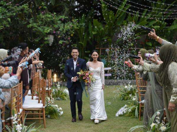 Nikah hingga Honeymoon di Satu Tempat Jadi Pilihan Pasangan Muda, Ini Alasannya! Nikah hingga Honeymoon di Satu Tempat Jadi Pilihan Pasangan Muda, Ini Alasannya!