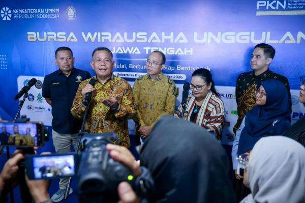 Wamen UMKM Ungkap Lintas Sektor Jadi Kunci Cetak Wirausaha Baru Wamen UMKM Ungkap Lintas Sektor Jadi Kunci Cetak Wirausaha Baru
