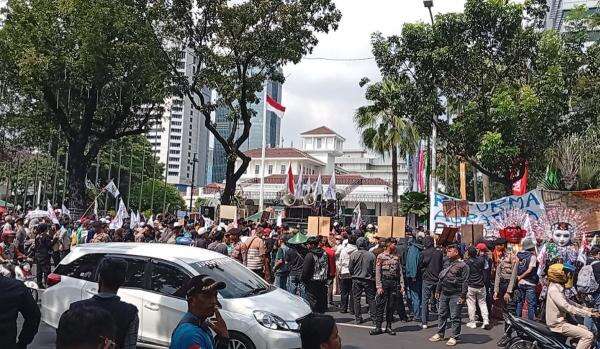 Awas Macet, Ada Demo Truk ODOL dan JRMK Sekitar Jalan Medan Merdeka Jakpus Awas Macet, Ada Demo Truk ODOL dan JRMK Sekitar Jalan Medan Merdeka Jakpus