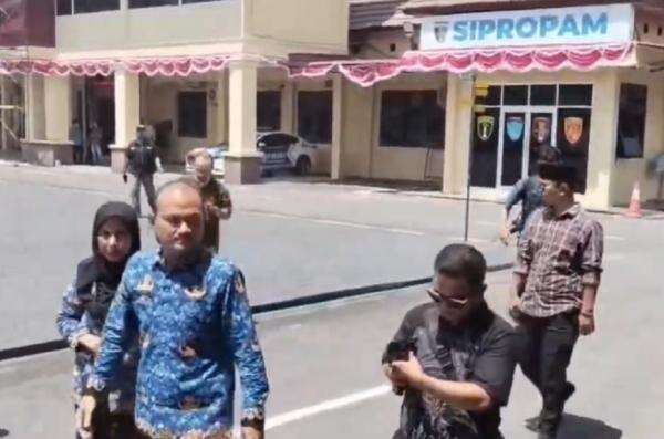 Kasus Pencabulan Anak oleh Oknum Guru ASN, Wali Kota Tanjungbalai Sambangi Polres! Kasus Pencabulan Anak oleh Oknum Guru ASN, Wali Kota Tanjungbalai Sambangi Polres!