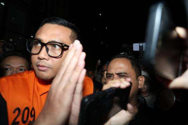 KPK Tetapkan Bupati Klaten Hamenang Wajar Ismoyo Tersangka Suap dan Gratifikasi KPK Tetapkan Bupati Klaten Hamenang Wajar Ismoyo Tersangka Suap dan Gratifikasi