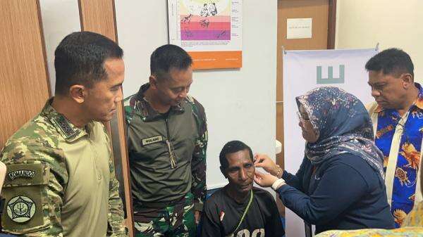 Kogabwilhan III Salurkan Alat Bantu Dengar untuk Tunarungu, Tingkatkan Kualitas Kesehatan Masyarakat Papua Kogabwilhan III Salurkan Alat Bantu Dengar untuk Tunarungu, Tingkatkan Kualitas Kesehatan Masyarakat Papua