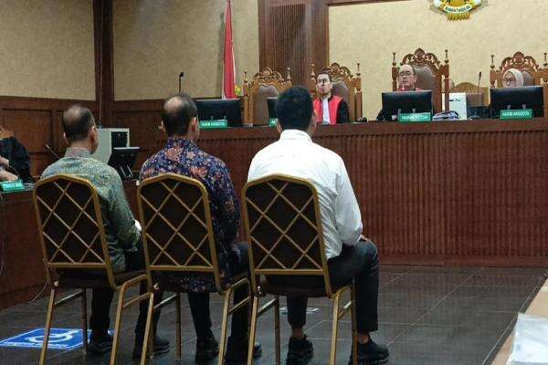 3 Pejabat Bea Cukai Didakwa Terima Suap Rp63,5 Miliar Terkait Kasus Impor Barang 3 Pejabat Bea Cukai Didakwa Terima Suap Rp63,5 Miliar Terkait Kasus Impor Barang