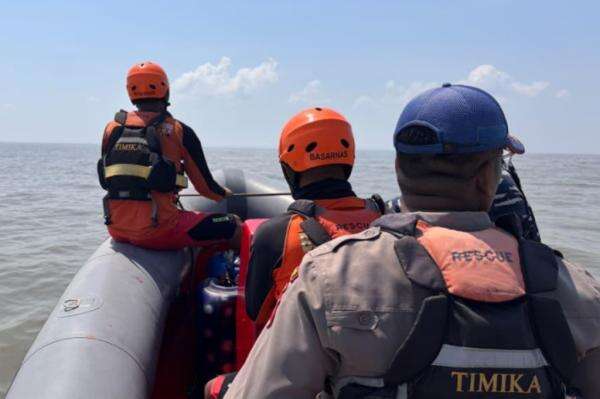 Kecelakaan Perahu Ketinting Terbalik Dihantam Ombak di Asmat, 7 Orang Hilang Kecelakaan Perahu Ketinting Terbalik Dihantam Ombak di Asmat, 7 Orang Hilang