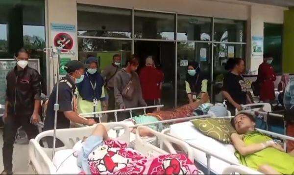 Kebakaran di Ruang ICU RSUD Bekasi, Puluhan Pasien Dievakuasi ke Halaman Kebakaran di Ruang ICU RSUD Bekasi, Puluhan Pasien Dievakuasi ke Halaman