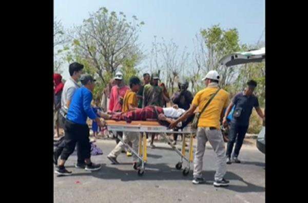 Kecelakaan Maut Motor Hantam Pikap di Sampang, 2 Orang Tewas Kecelakaan Maut Motor Hantam Pikap di Sampang, 2 Orang Tewas