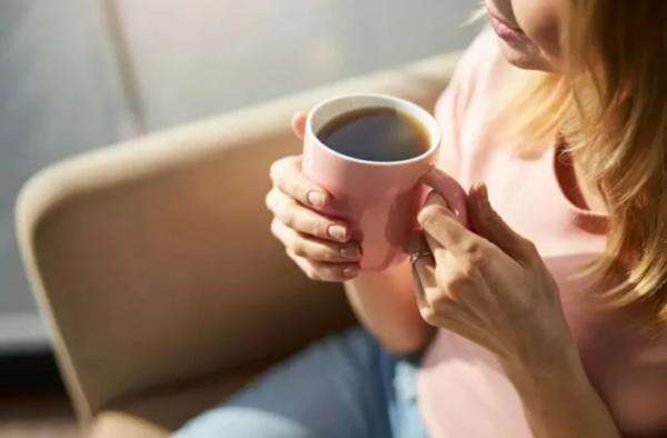 Ahli Ungkap Manfaat Minum Air Putih sebelum Kopi di Pagi Hari Ahli Ungkap Manfaat Minum Air Putih sebelum Kopi di Pagi Hari