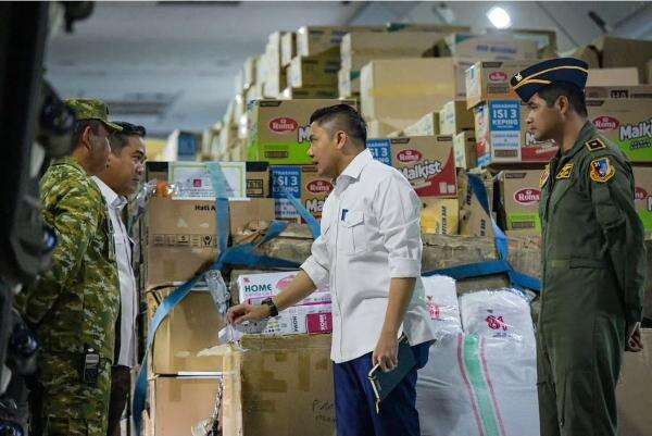Seskab: 6 Pesawat TNI AU Bawa 31 Ton Bantuan ke NTT dan Kalimantan Seskab: 6 Pesawat TNI AU Bawa 31 Ton Bantuan ke NTT dan Kalimantan