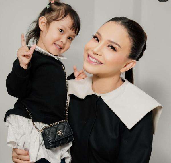 Rossa Ungkap Arti Nama Anak Perempuannya: Anugerah dari Tuhan Rossa Ungkap Arti Nama Anak Perempuannya: Anugerah dari Tuhan