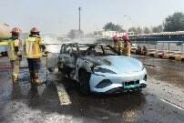 Heboh Mobil Listrik BYD Seal Terbakar di Tol Cikampek Heboh Mobil Listrik BYD Seal Terbakar di Tol Cikampek