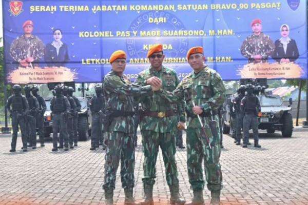 Letkol Pas Anang Kurniawan Resmi Jabat Dansatbravo 90 Pasgat Letkol Pas Anang Kurniawan Resmi Jabat Dansatbravo 90 Pasgat