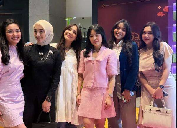 Isago Kolaborasi dengan Nagita Slavina, Luncurkan Koleksi Perhiasan Love Everyday yang Penuh Makna Isago Kolaborasi dengan Nagita Slavina, Luncurkan Koleksi Perhiasan Love Everyday yang Penuh Makna