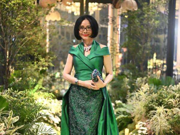 Poppy Dharsono Ultah ke-75, Dedikasi untuk Fashion Indonesia Tak Kenal Waktu! Poppy Dharsono Ultah ke-75, Dedikasi untuk Fashion Indonesia Tak Kenal Waktu!
