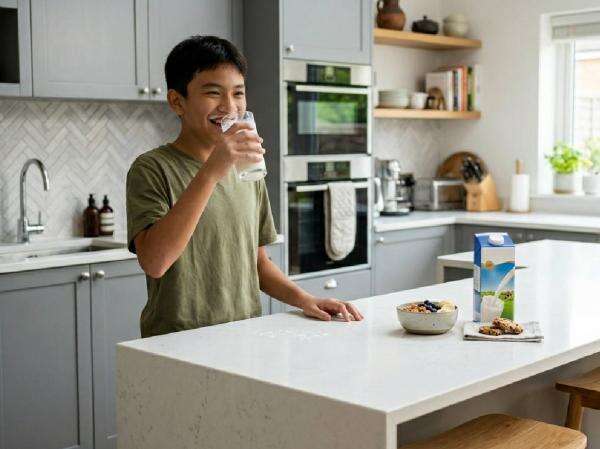 Susu Bukan Cuma untuk Balita, Ini Alasan Anak Harus Tetap Minum hingga Remaja Susu Bukan Cuma untuk Balita, Ini Alasan Anak Harus Tetap Minum hingga Remaja