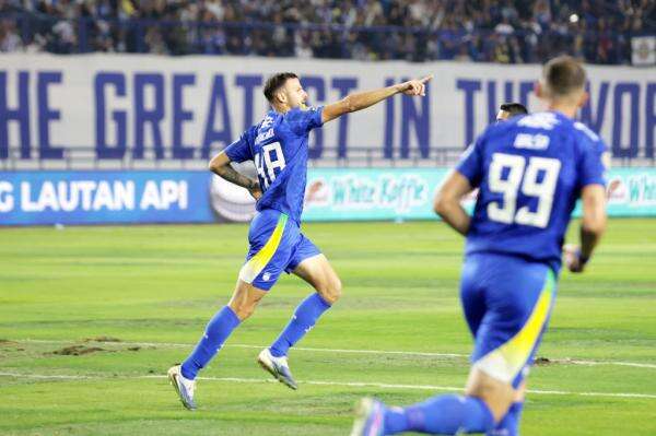 Matricardi Kirim Pesan Haru untuk Bobotoh usai Bikin Gol untuk Persib Matricardi Kirim Pesan Haru untuk Bobotoh usai Bikin Gol untuk Persib