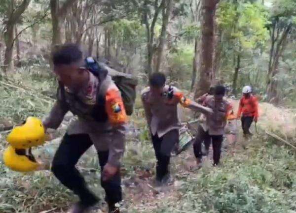 Kronologi 2 Pendaki Gunung Piramid Ditemukan Tewas dalam Jurang 60 Meter Kronologi 2 Pendaki Gunung Piramid Ditemukan Tewas dalam Jurang 60 Meter