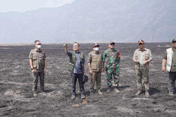 Menko PMK Sebut Masih Tersisa Dua Titik Api Karhutla Bromo, Pemadaman Dikebut Menko PMK Sebut Masih Tersisa Dua Titik Api Karhutla Bromo, Pemadaman Dikebut
