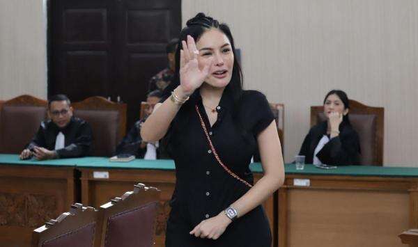 Nikita Mirzani Tantang Giorgio Antonio Ambil Langkah Hukum jika Merasa Difitnah soal Utang Rp200 Juta Nikita Mirzani Tantang Giorgio Antonio Ambil Langkah Hukum jika Merasa Difitnah soal Utang Rp200 Juta