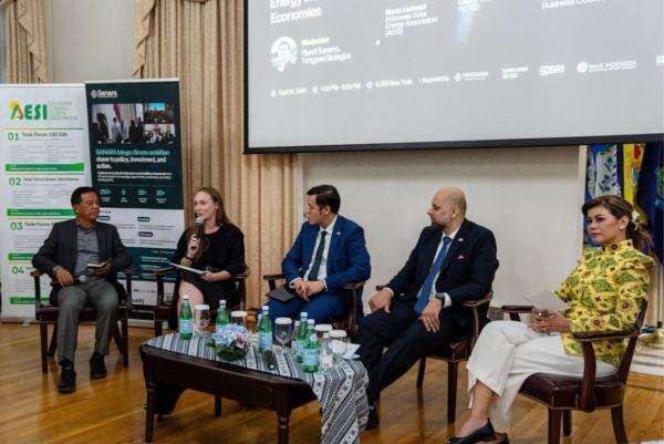Indonesia Bidik Investasi Global dari Proyek PLTS 100 GWp Indonesia Bidik Investasi Global dari Proyek PLTS 100 GWp