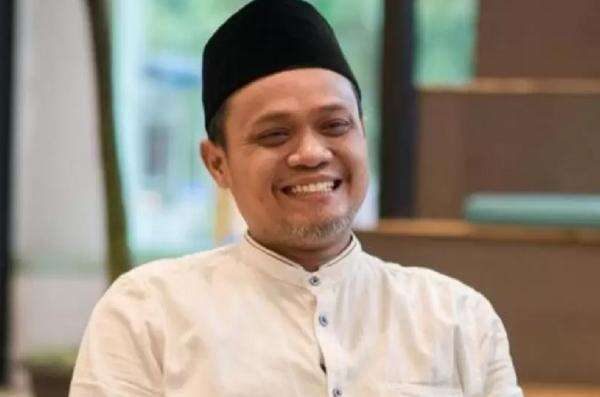 Alasan MUI Haramkan Pria Berbusana Perempuan saat Karnaval 17 Agustusan: Rentan Disusupi LGBT Alasan MUI Haramkan Pria Berbusana Perempuan saat Karnaval 17 Agustusan: Rentan Disusupi LGBT