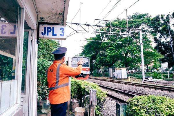 KAI Properti Rampungkan Rekrutmen, 632 Penjaga Pelintasan Kereta Siap Bertugas KAI Properti Rampungkan Rekrutmen, 632 Penjaga Pelintasan Kereta Siap Bertugas