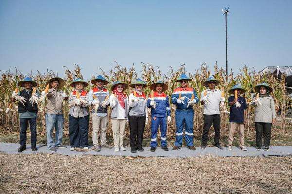 Pertamina Patra Niaga Manfaatkan PLTS dan PLTB untuk Irigasi Pertanian di Cilacap Pertamina Patra Niaga Manfaatkan PLTS dan PLTB untuk Irigasi Pertanian di Cilacap