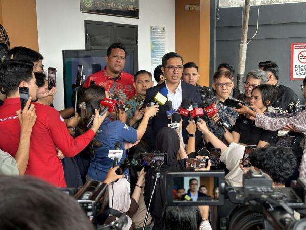 Kuasa Hukum Eks Jampidsus Febrie Klaim Keterangan Ahli dari Polri Untungkan Pihaknya Kuasa Hukum Eks Jampidsus Febrie Klaim Keterangan Ahli dari Polri Untungkan Pihaknya