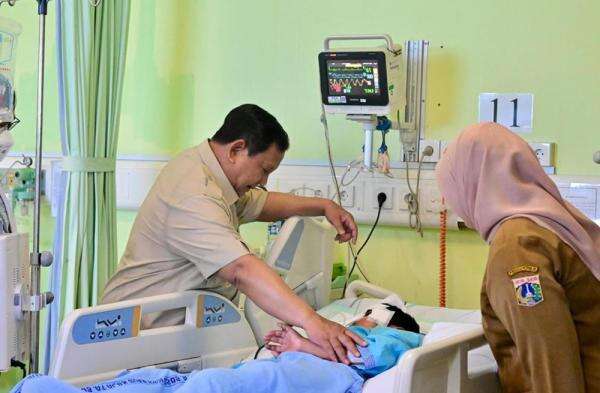 Jenguk Siswa Korban Tabrak Mobil MBG, Prabowo Janji Kirim Bubur Ayam Jenguk Siswa Korban Tabrak Mobil MBG, Prabowo Janji Kirim Bubur Ayam