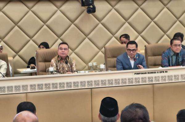 Dihadiri Dasco, Komisi II DPR Rapat Dengar Keluhan Para Kepala Daerah Termasuk soal Gaji ASN Dihadiri Dasco, Komisi II DPR Rapat Dengar Keluhan Para Kepala Daerah Termasuk soal Gaji ASN