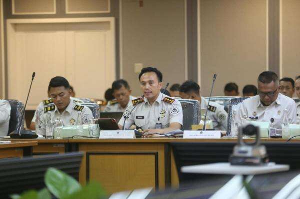 Anggota DPR Cecar Kalapas Cibinong: Anda Bukan Cuman Bohongin Pak Menteri Anggota DPR Cecar Kalapas Cibinong: Anda Bukan Cuman Bohongin Pak Menteri
