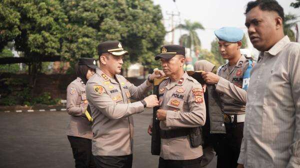Polres Bogor Terjunkan Tim Relawan ke NTT, Salurkan Bantuan Rp100 Juta untuk Korban Gempa Polres Bogor Terjunkan Tim Relawan ke NTT, Salurkan Bantuan Rp100 Juta untuk Korban Gempa