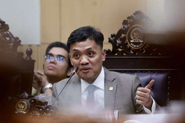 Komisi III DPR: Tak Ada Surpres Pergantian Kapolri, Publik Jangan Terpengaruh Isu Menyesatkan Komisi III DPR: Tak Ada Surpres Pergantian Kapolri, Publik Jangan Terpengaruh Isu Menyesatkan