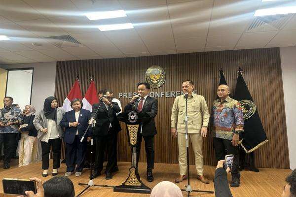 Yusril Persilakan Aparat Penegak Hukum Usut Pidana Kasus LP Cibinong Yusril Persilakan Aparat Penegak Hukum Usut Pidana Kasus LP Cibinong