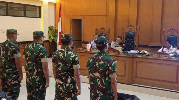 Breaking News: 4 Prajurit TNI Penyiram Air Keras ke Andrie Yunus Dituntut 2,5 Tahun Penjara Breaking News: 4 Prajurit TNI Penyiram Air Keras ke Andrie Yunus Dituntut 2,5 Tahun Penjara