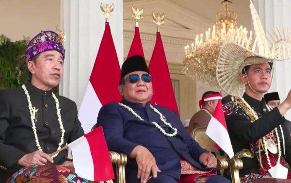 Momen Hangat Prabowo dan Jokowi Duduk Berdampingan di Upacara HUT ke-81 RI Momen Hangat Prabowo dan Jokowi Duduk Berdampingan di Upacara HUT ke-81 RI