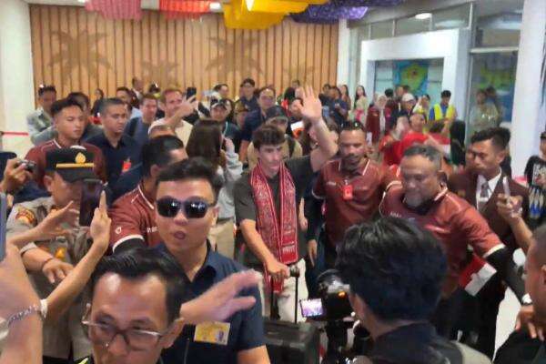 Marc Marquez Diserbu Fans Setibanya di Lombok, Sambutan jelang MotoGP Mandalika 2026 Bikin Terharu Marc Marquez Diserbu Fans Setibanya di Lombok, Sambutan jelang MotoGP Mandalika 2026 Bikin Terharu