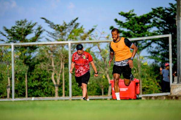 Persebaya Kembali Berlatih, Bernardo Tavares Fokus Benahi Fisik Pemain Persebaya Kembali Berlatih, Bernardo Tavares Fokus Benahi Fisik Pemain