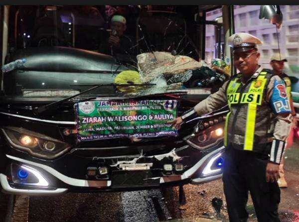 Kecelakaan Beruntun 5 Kendaraan Libatkan Mobil Maung di Suramadu, Dipicu Bus Peziarah Kecelakaan Beruntun 5 Kendaraan Libatkan Mobil Maung di Suramadu, Dipicu Bus Peziarah