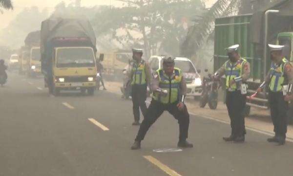Kecelakaan Maut Truk Hantam Motor gegara Kabut Asap di Sampit, 2 Orang Tewas Kecelakaan Maut Truk Hantam Motor gegara Kabut Asap di Sampit, 2 Orang Tewas