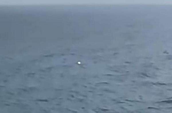 Viral 2 Benda Mengapung di Selat Sunda saat Pencarian Jurnalis iNews dan Wartawan Hilang Kontak Viral 2 Benda Mengapung di Selat Sunda saat Pencarian Jurnalis iNews dan Wartawan Hilang Kontak