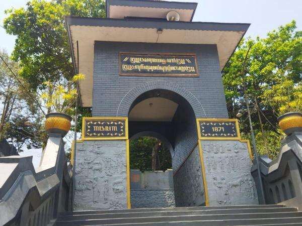 KUIS: Ritual Pesugihan di Gunung Kawi KUIS: Ritual Pesugihan di Gunung Kawi