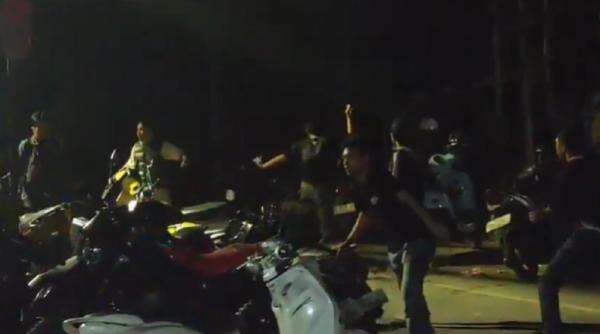 2 Kelompok Mahasiswa UIN Alauddin Makassar Tawuran, Belasan Motor Rusak 2 Kelompok Mahasiswa UIN Alauddin Makassar Tawuran, Belasan Motor Rusak