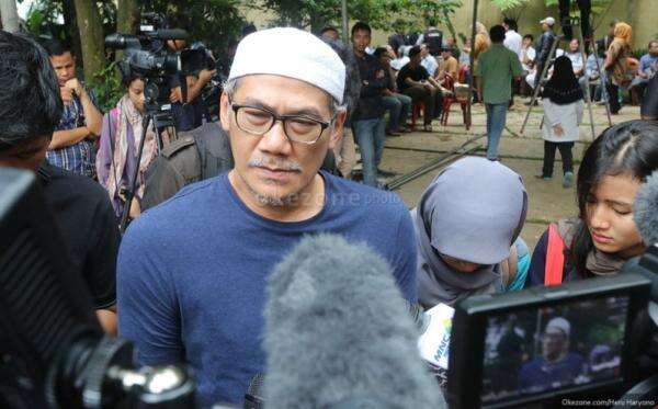 Baru Pasang Ring Jantung, Tio Pakusadewo Tetap Merokok dan Minum Kopi Hitam Baru Pasang Ring Jantung, Tio Pakusadewo Tetap Merokok dan Minum Kopi Hitam