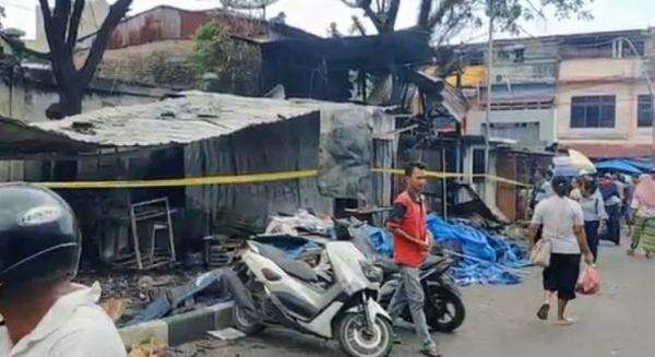 Pasar Sibolga Nauli Terbakar, 14 Kios dan 4 Rumah Ludes Pasar Sibolga Nauli Terbakar, 14 Kios dan 4 Rumah Ludes