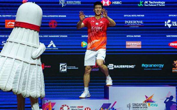 Momen Kocak Pebulutangkis Loh Kean Yew Salah Naik Podium di Singapura Open 2026 Momen Kocak Pebulutangkis Loh Kean Yew Salah Naik Podium di Singapura Open 2026